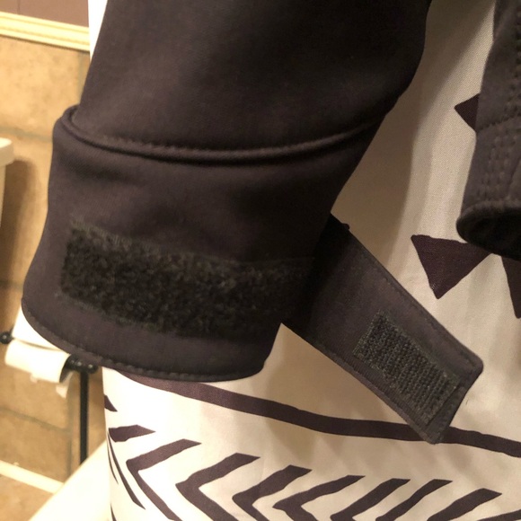 Carhartt Men's Black Jacket. Waterproof - Picture 15 of 16